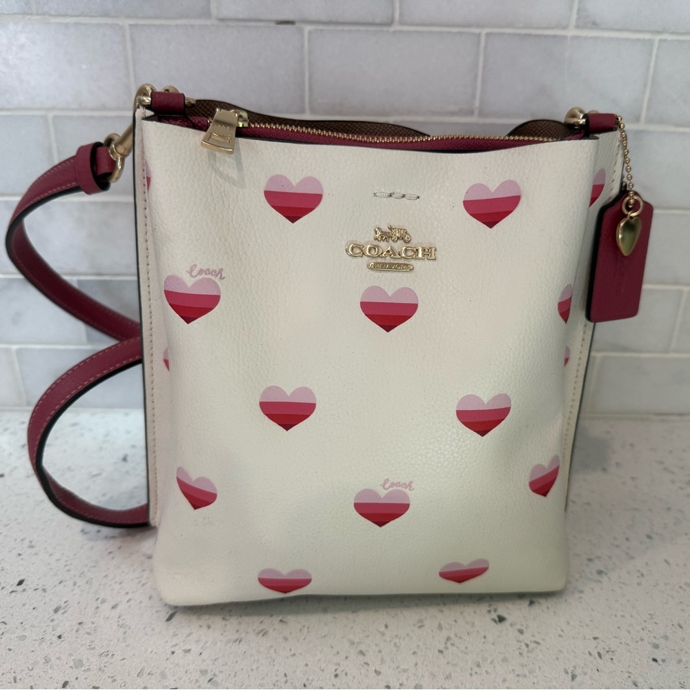 NWT Coach White & Striped Pink Heart Crossbody Bag with Card Case & Extra Strap - Picture 4 of 15